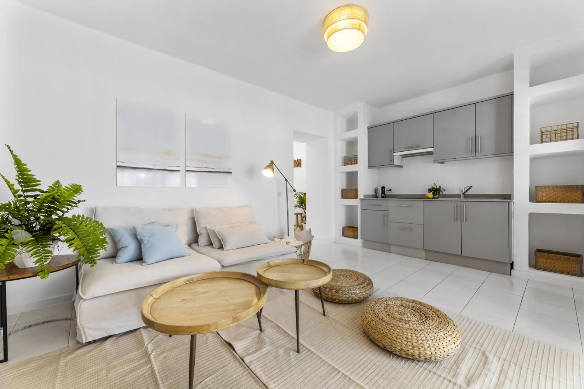 Sea View Apartment *